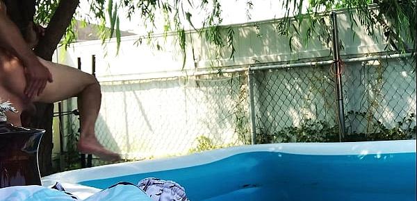 ANAL SQUIRTING IN THE SWIMMING POOL